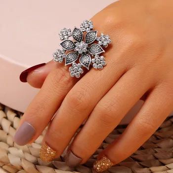 Винтажные кольца с резным цветком из античного серебра для женщин, кольца с подвесками из белого хрусталя, ювелирные аксессуары для этнических вечеринок