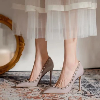 Модные классические туфли-лодочки из лакированной кожи 2023 года, туфли на шпильке с острым носком, женские вечерние свадебные туфли на высоком каблуке